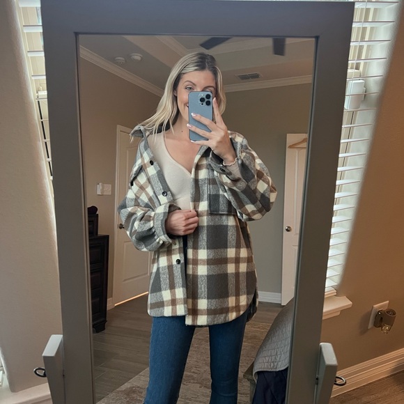 Gray Plaid Shacket - Picture 5 of 11